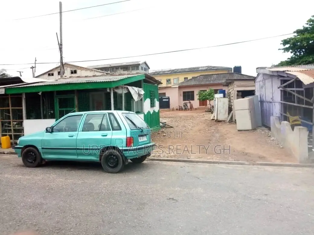 Acccra - Osu, (Ako Adje) _ 0,29 Acre (100' X 122') Land