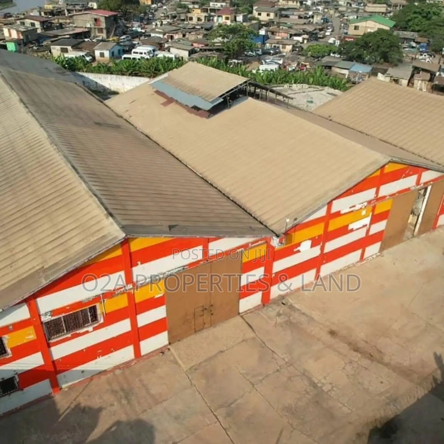 Executive Warehouse on 1.14 Acres for Sale at Graphic Road