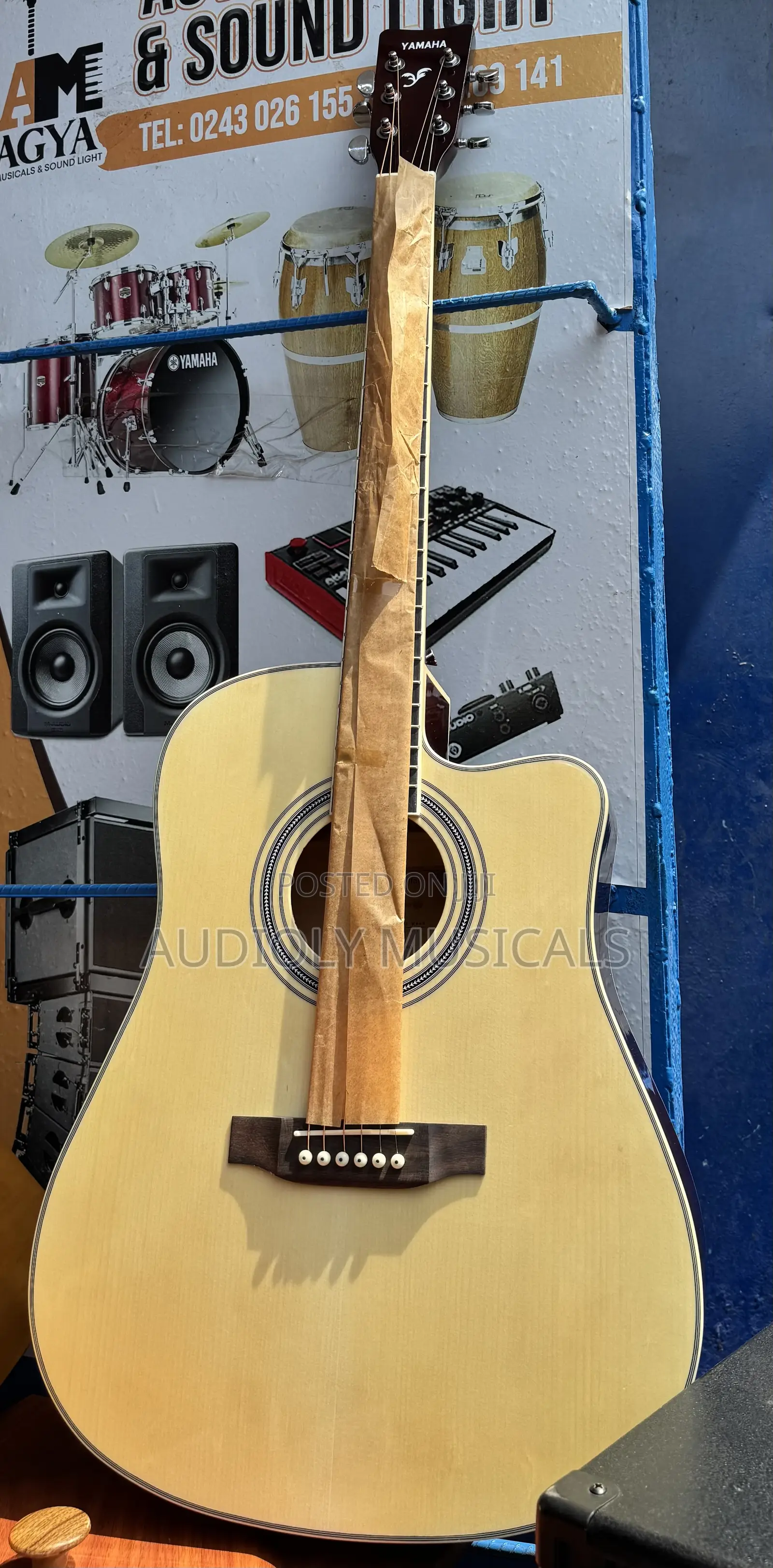 (Brown)Yamaha Semi- Acoustic Guitar