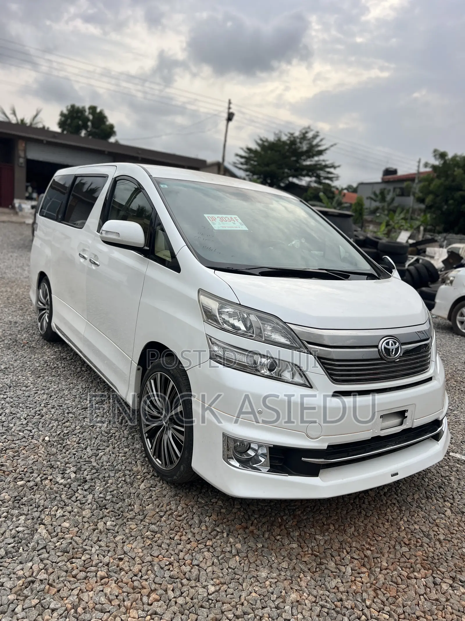 Toyota Vellfire 2010 White