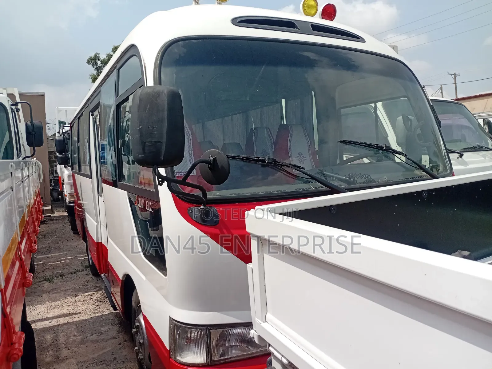 Hyundai County 2011 White