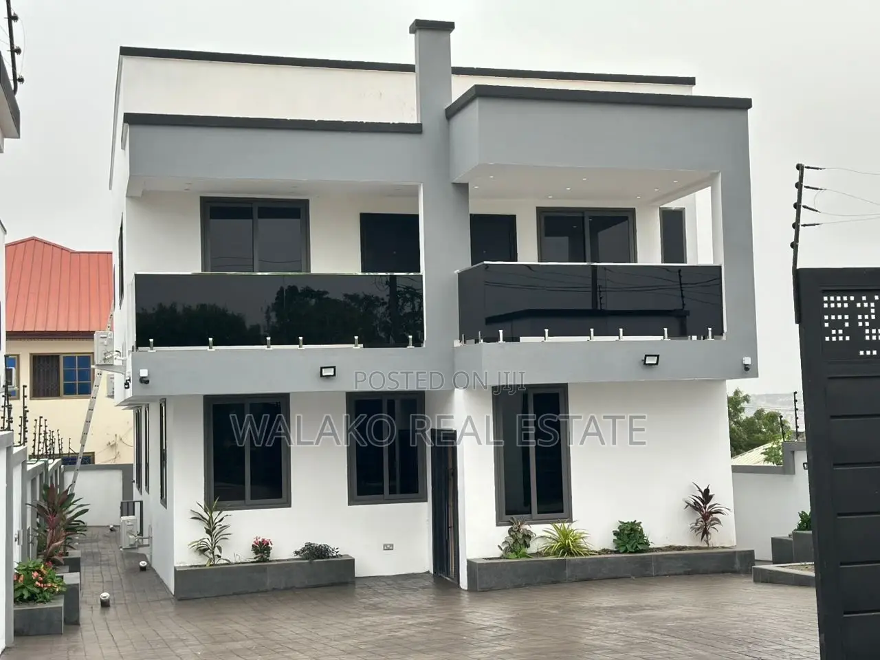 4bdrm House in West Hills Mall Area for sale