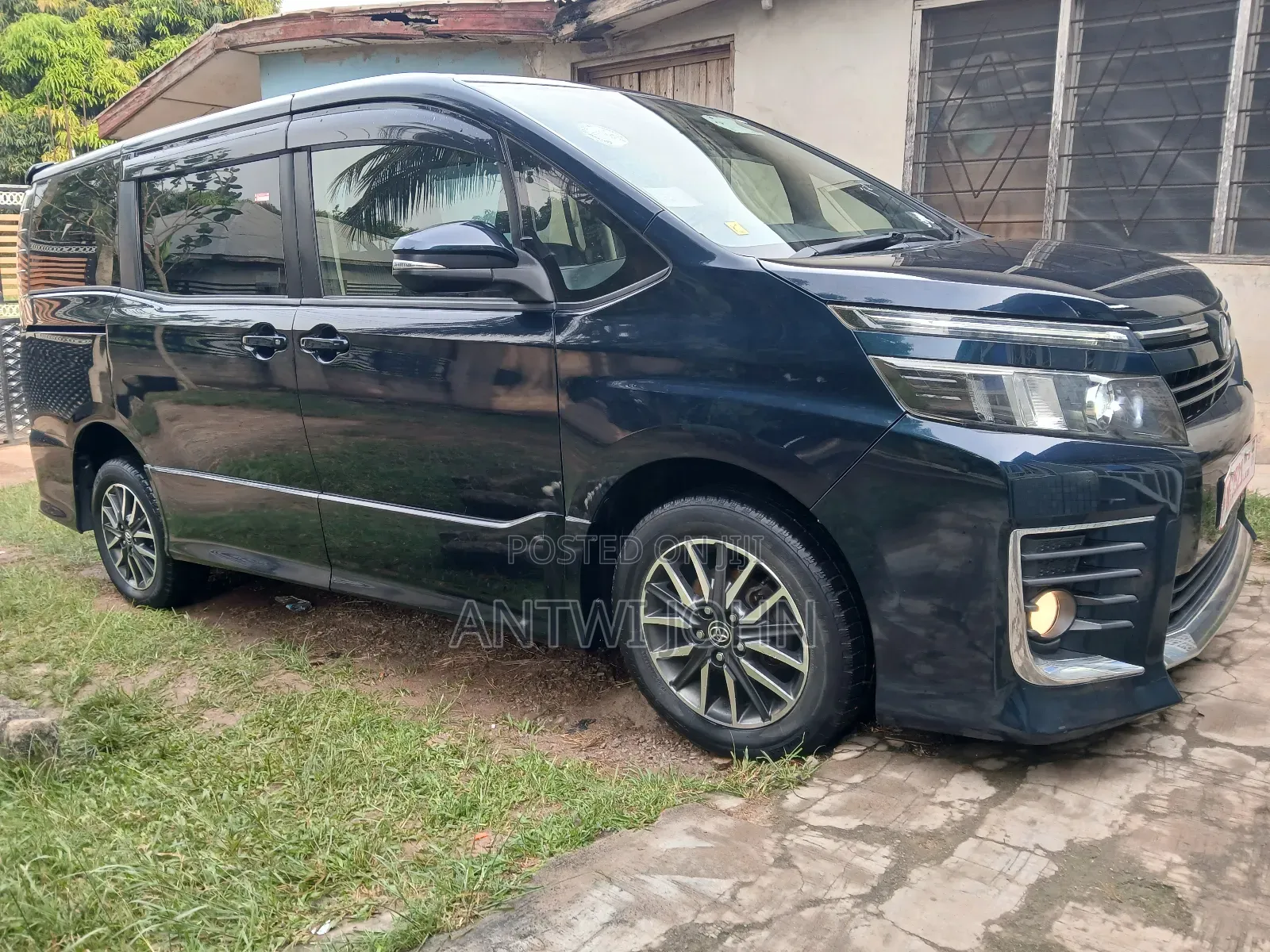 Toyota Voxy SV Premium 2014 Blue