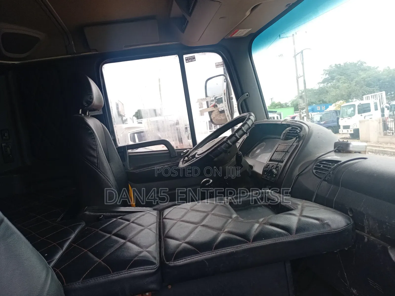 Hyundia 5 Tons ( Double Axis)
