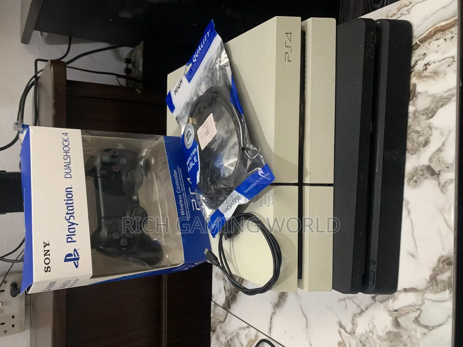 Playstation 4 Standard With 10 Two Controllers (Jailbreak)