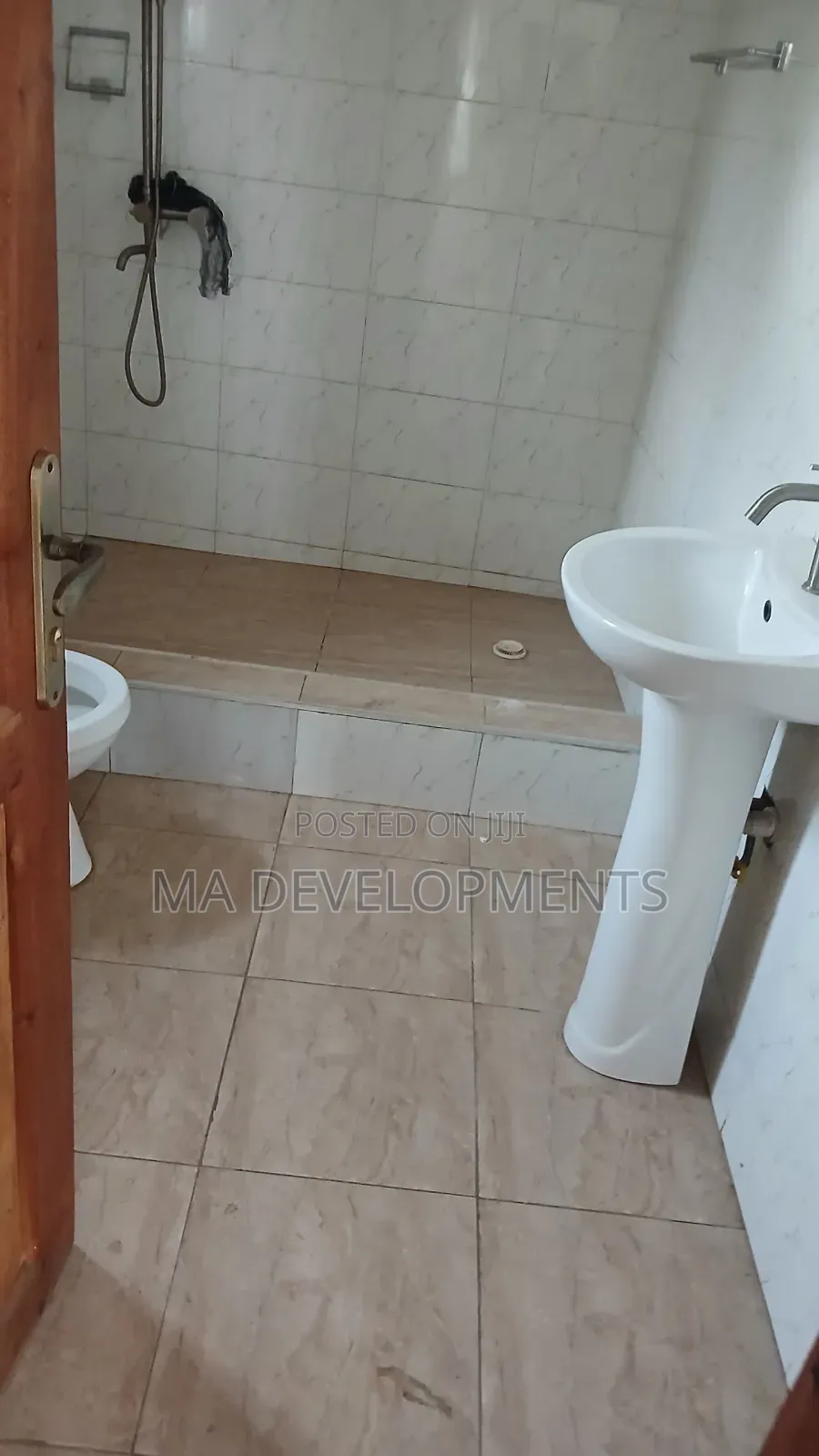 4bdrm House in Madev Realty, Ofankor for rent