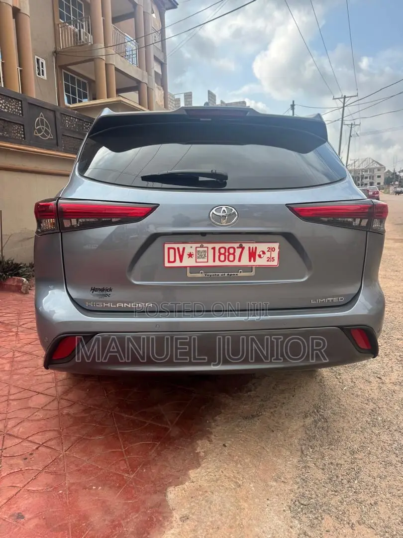 Toyota Highlander Limited FWD 2023 Gray