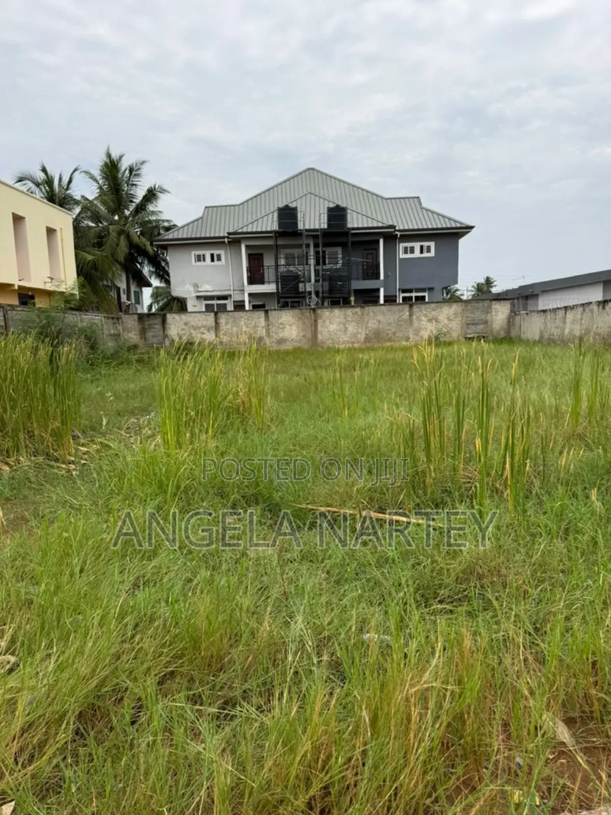 80/100 Feet Land for Sale at Community 11-Tema