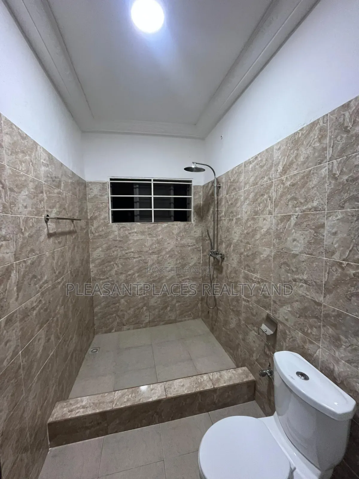 2bdrm Apartment in Pleasantplaces, Adjiriganor for rent