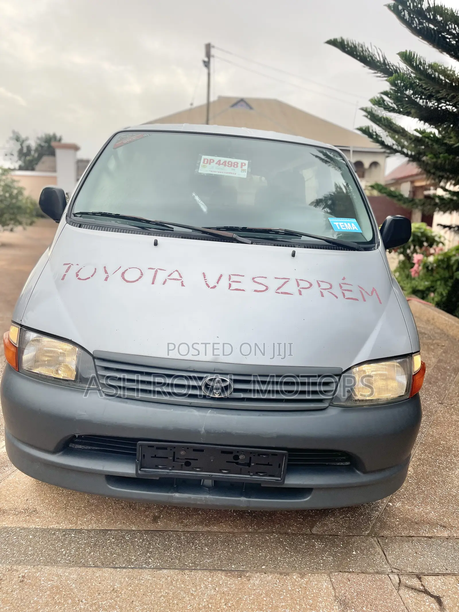 Toyota HiAce 2000 Silver