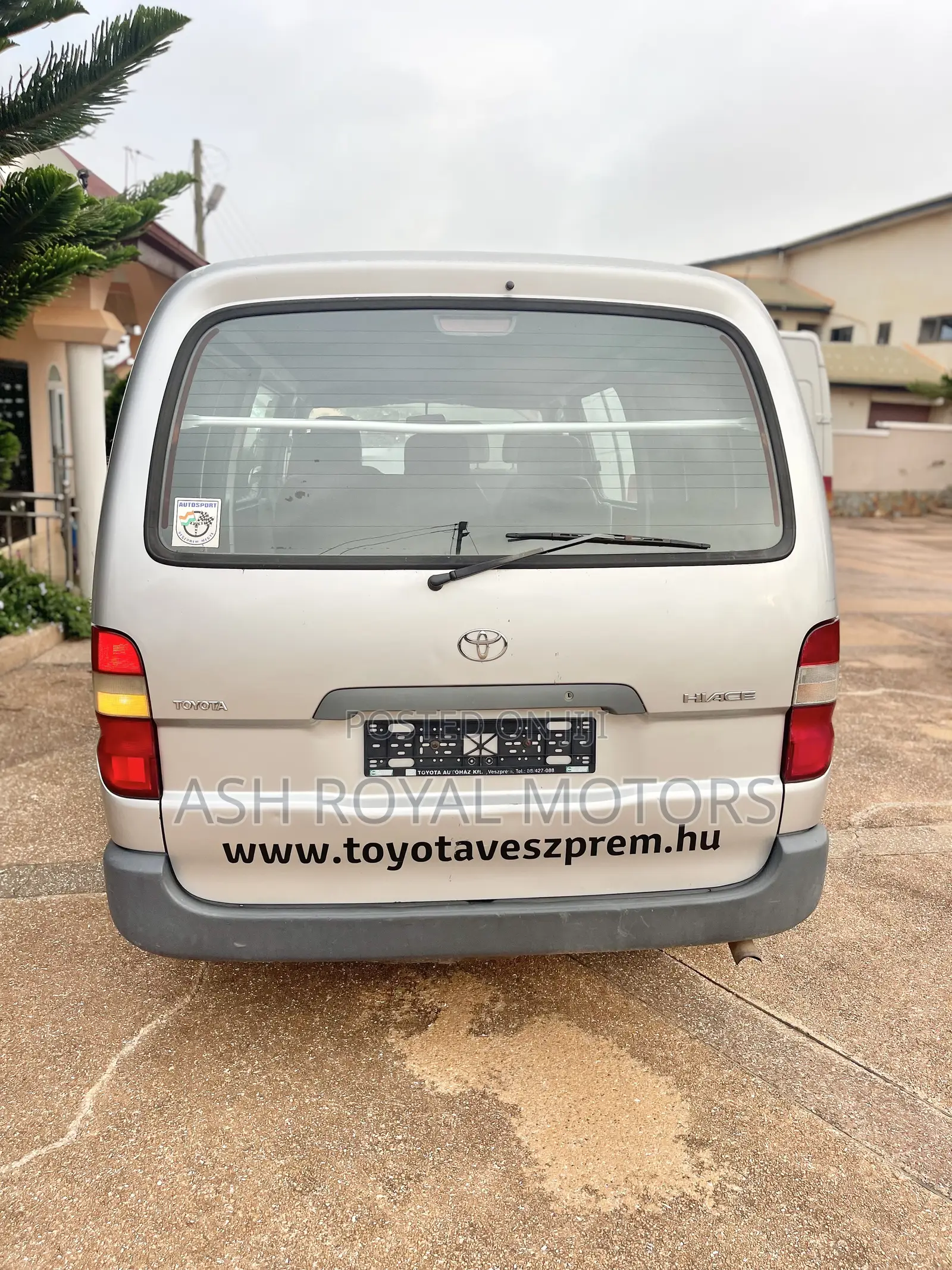 Toyota HiAce 2000 Silver