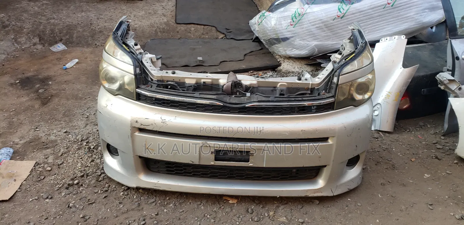 Toyota Voxy 2012,2013 Front Cut