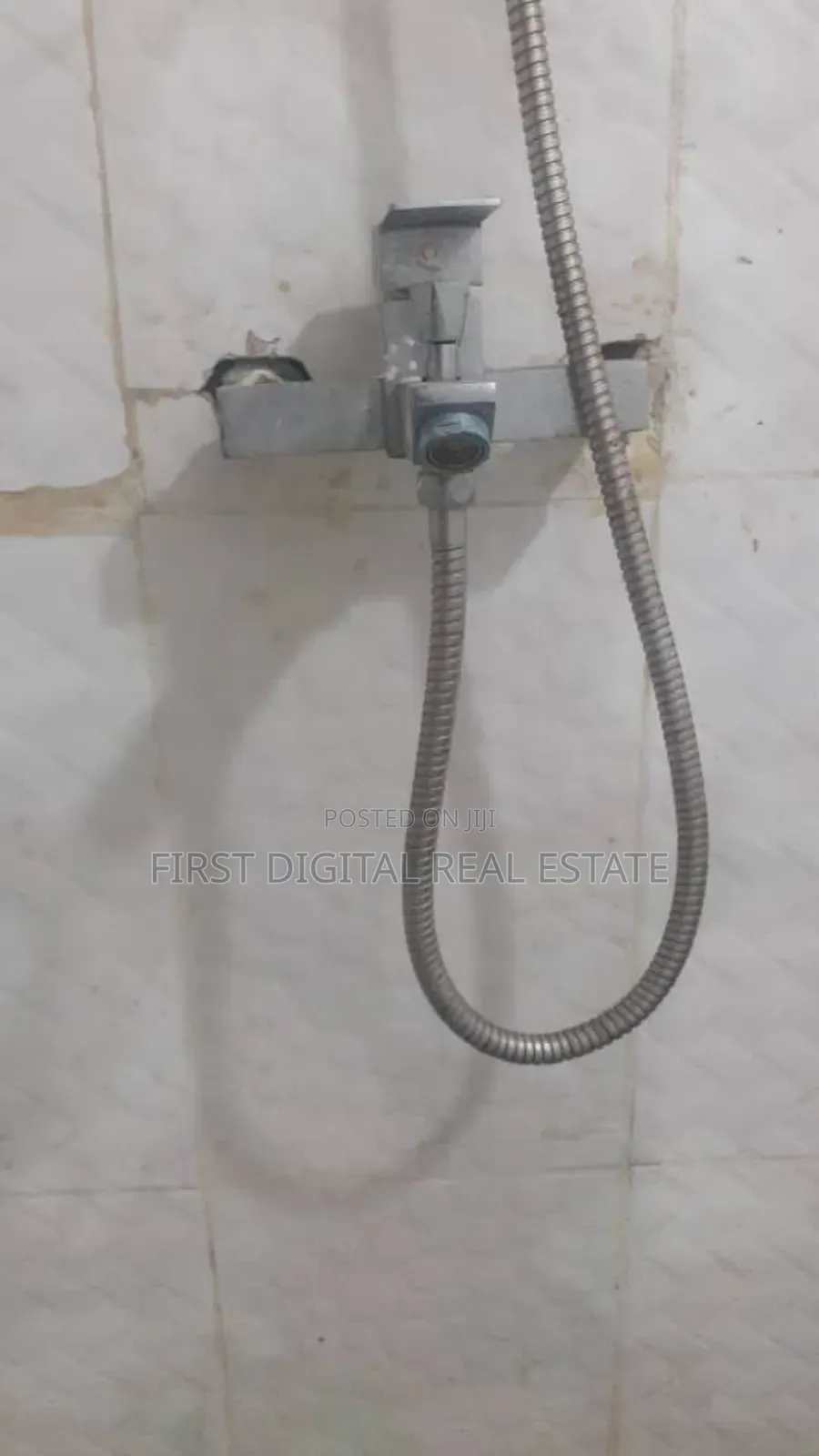 5bdrm Apartment in First Digital Real, Kasoa for sale