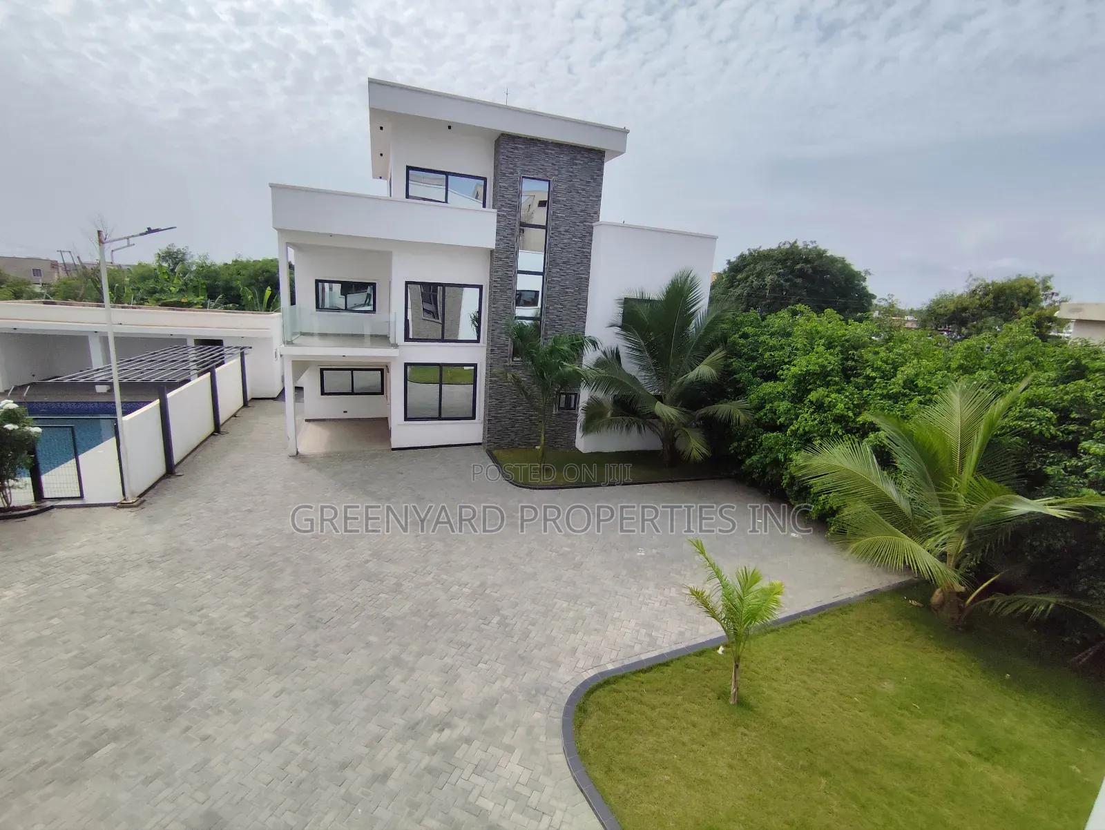 Furnished 4bdrm Townhouse / Terrace in East, Airport Residential Area