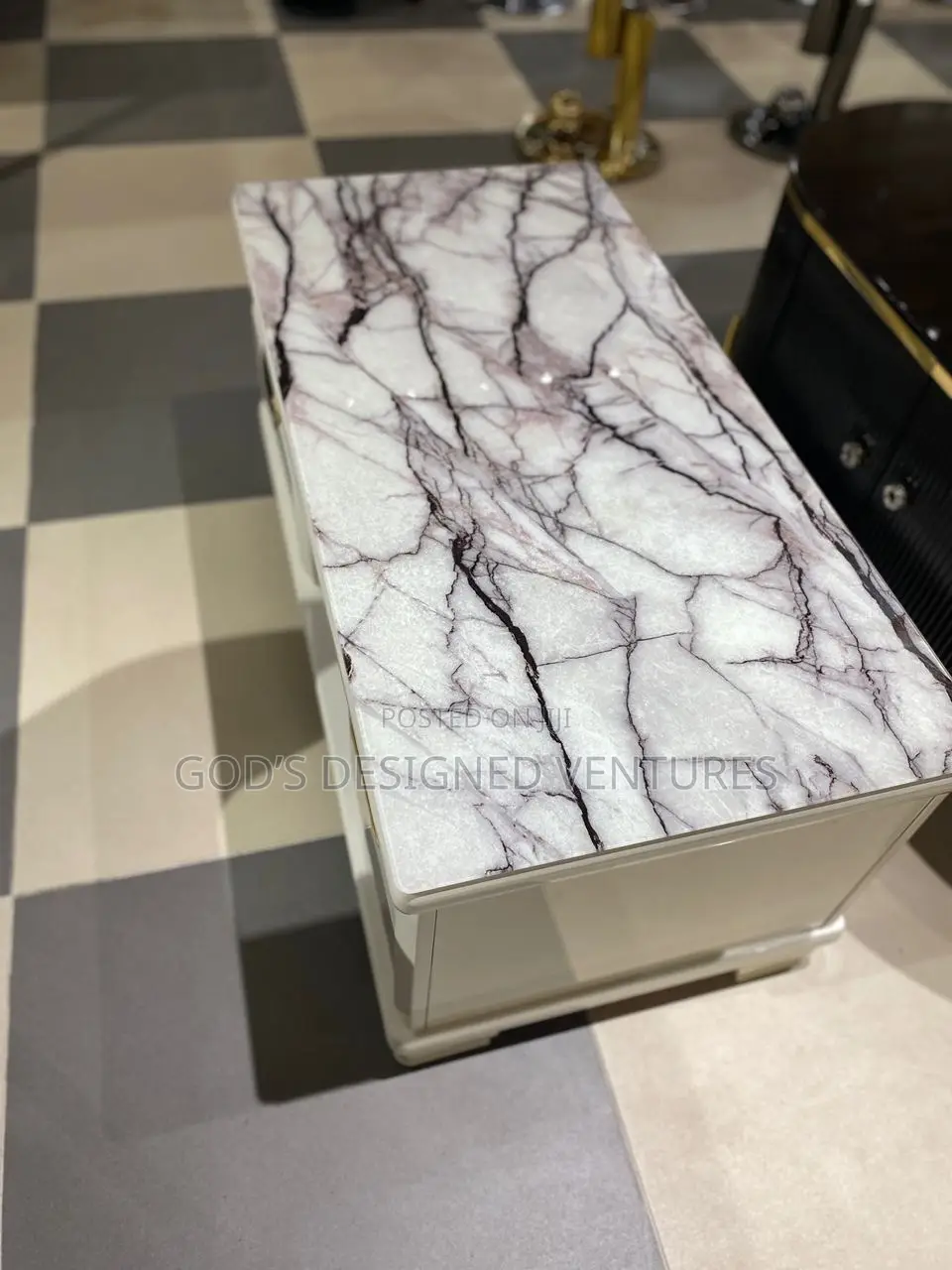 Classic and Quality Center Table