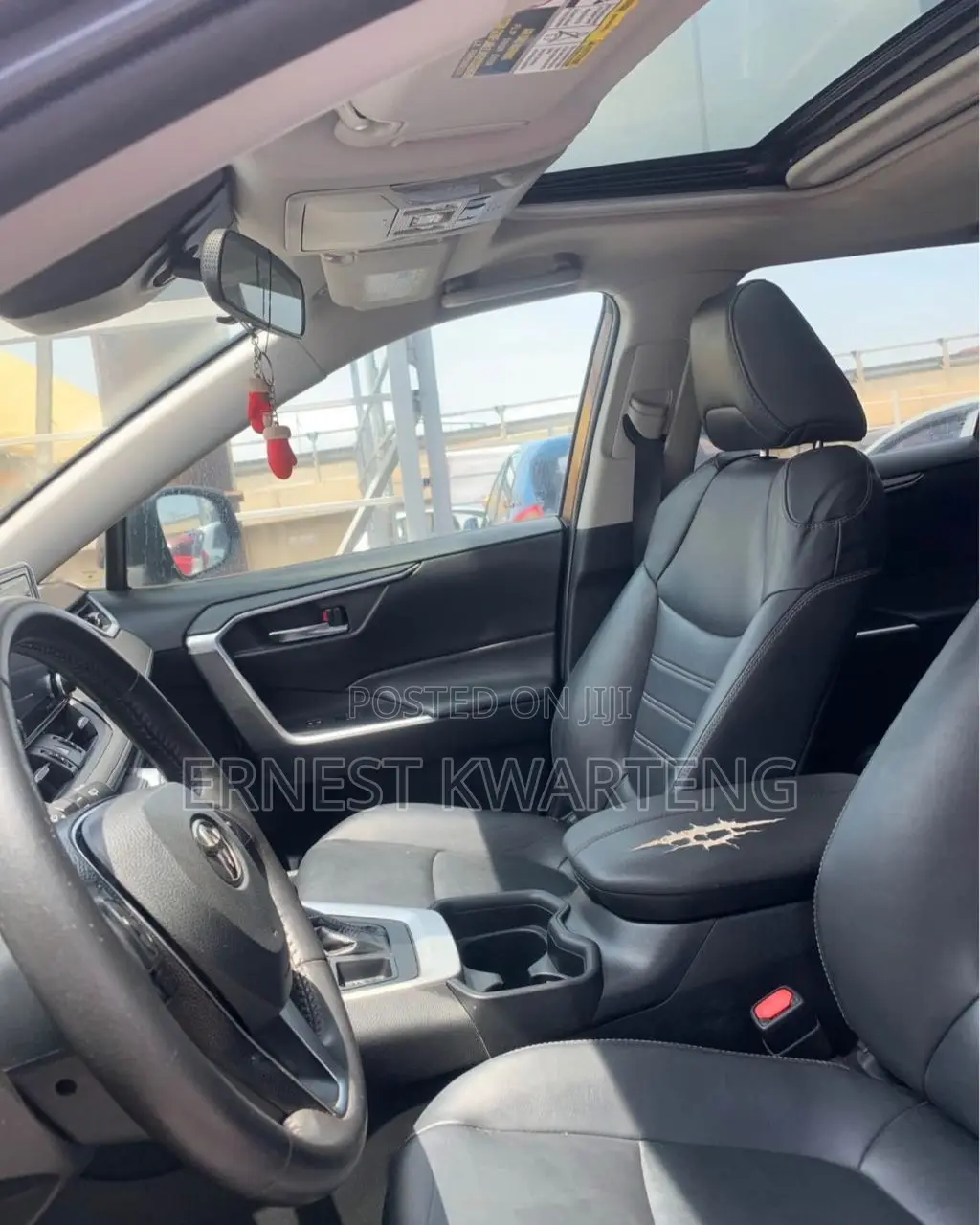 Toyota RAV4 XLE 2021 Brown