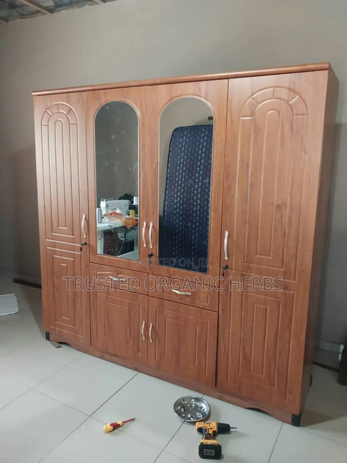 Wardrobes 4 Doors 4 Drawers and 2 Mirrors