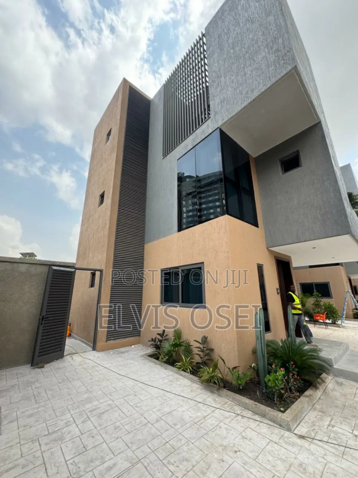 Furnished 5bdrm House in Airport Residential for sale