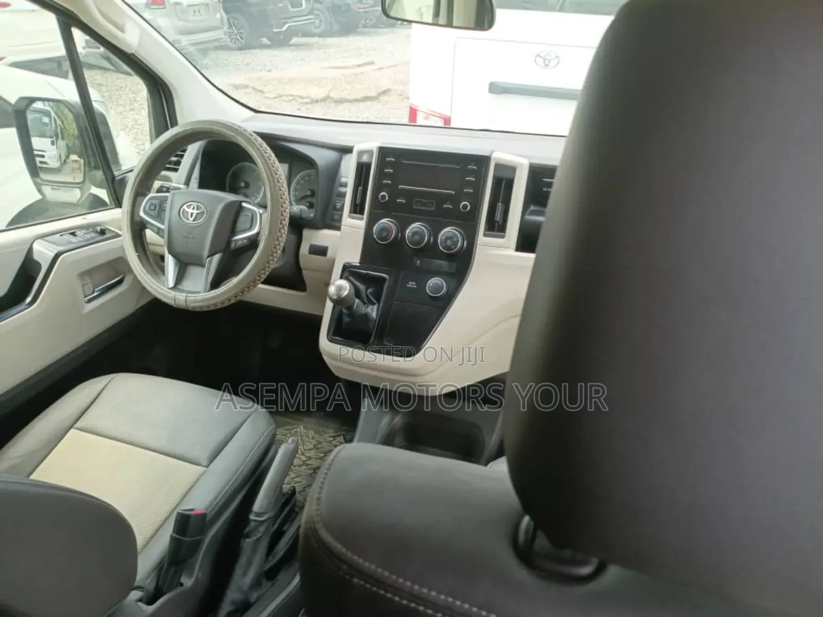 Toyota HiAce 2021 White