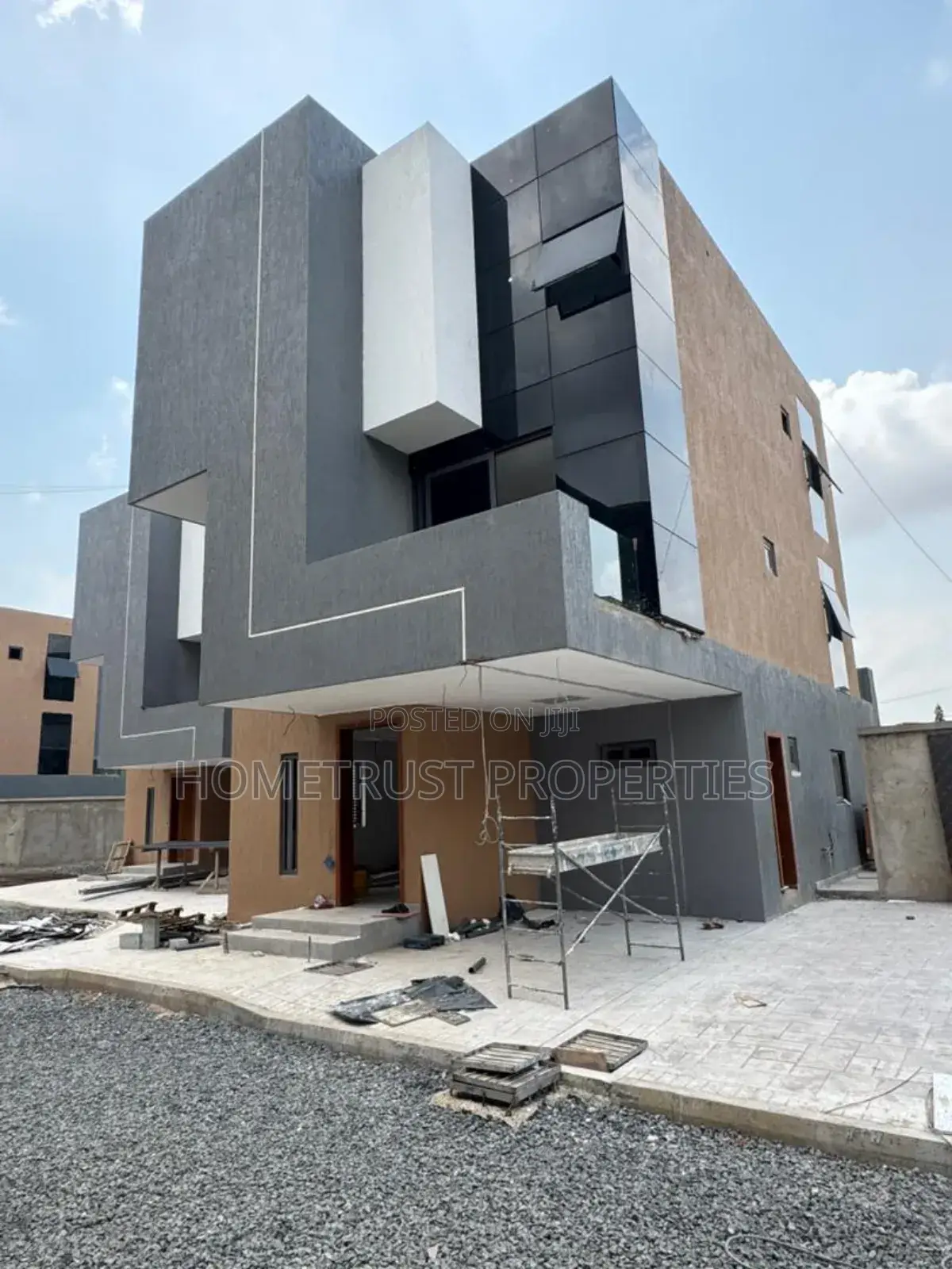 5bdrm Duplex in Hometrust Properties, Airport Residential Area for sale