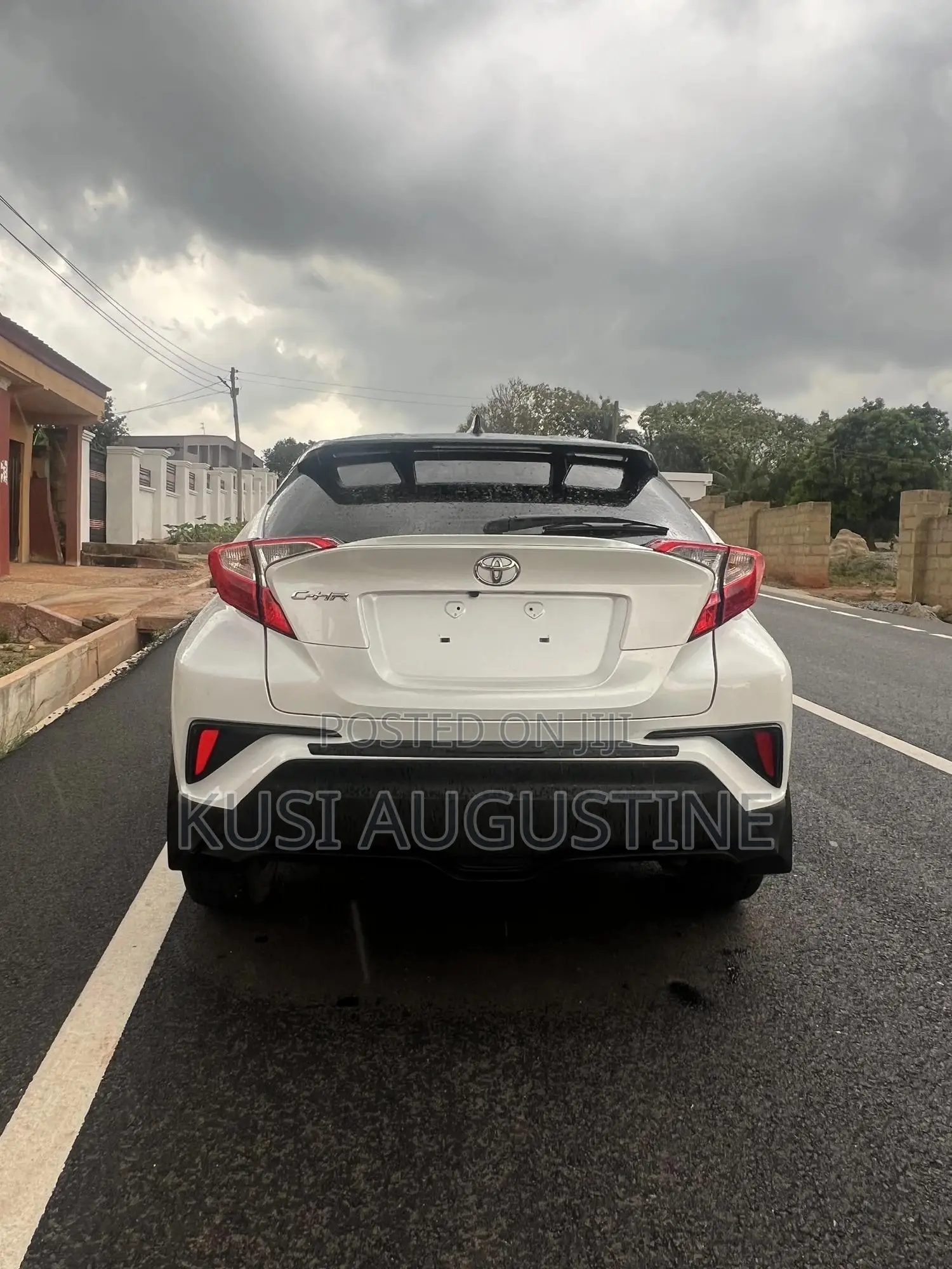 Toyota C-HR XLE 2022 White