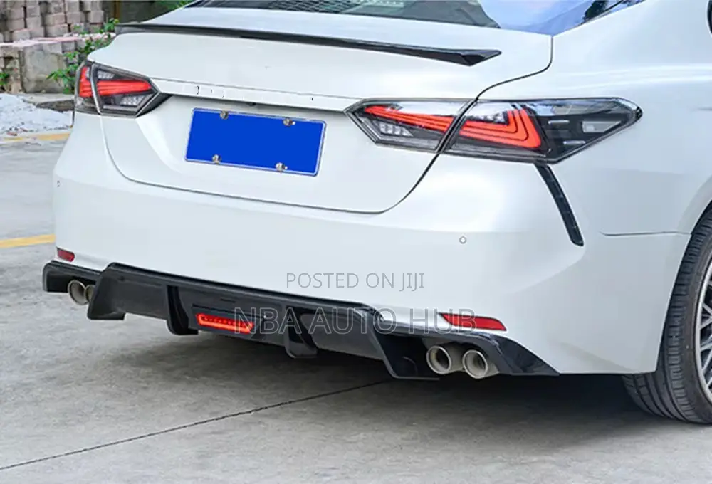 Camry/18 Back Bumper Diffuser With Break Light