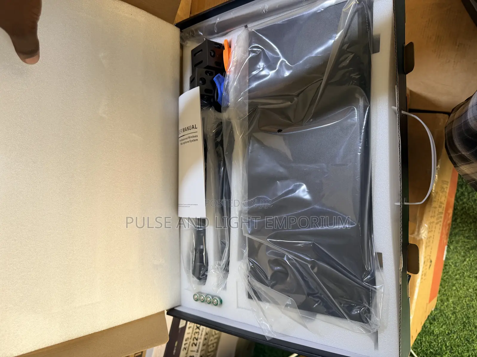 Shure U-6320 Wireless Microphone System