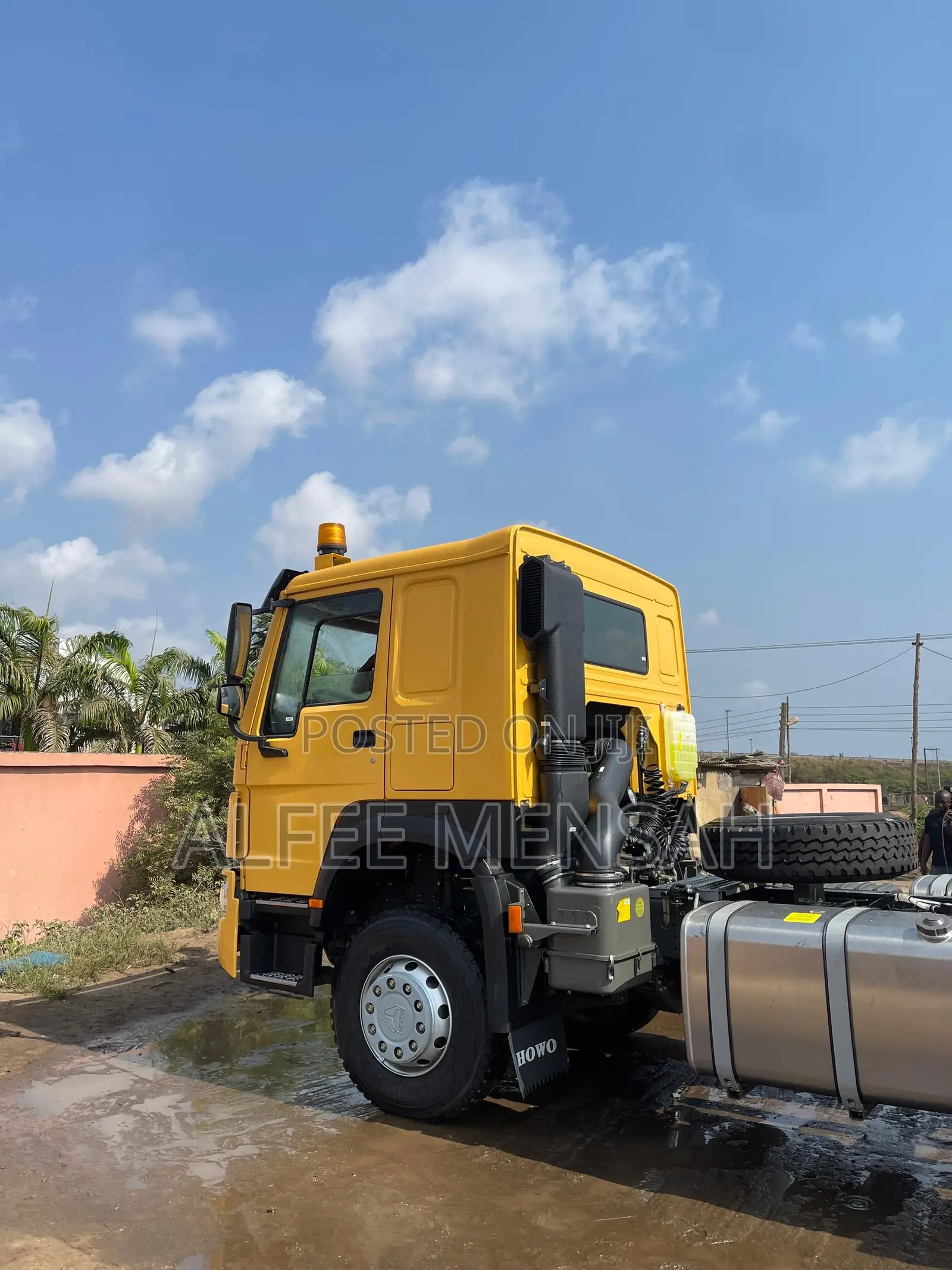 Sinotruk Howo Trailer Head 430hp Cif to Tema Port ( With Shipment )