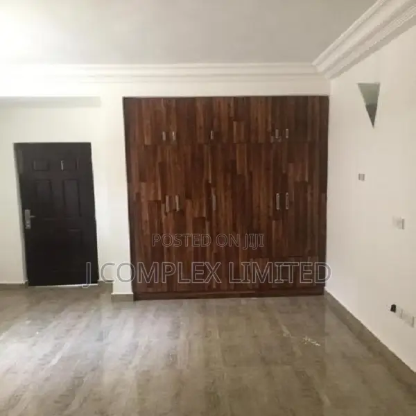 3bdrm Apartment in Lincoln School Area for sale