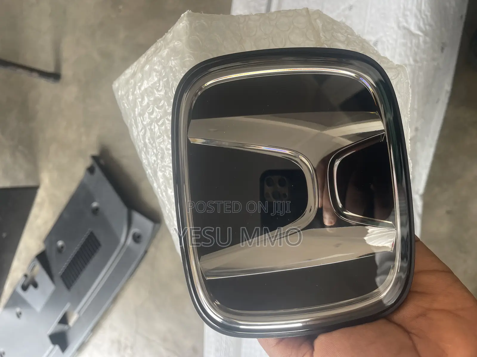 Honda Cr-v 23 Front Crown/Emblem