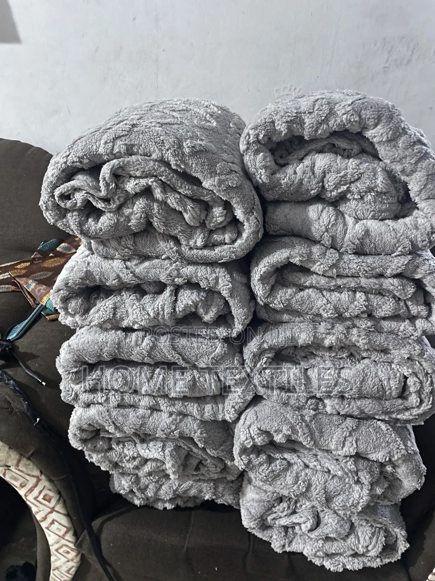 Blanket With 2 Pillowcases Available in Different Colors
