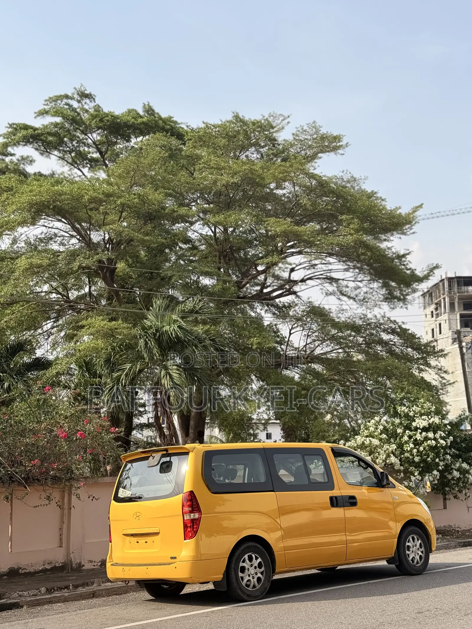 Hyundai Starex 2015 Yellow