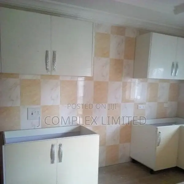 3bdrm Apartment in Estates for rent