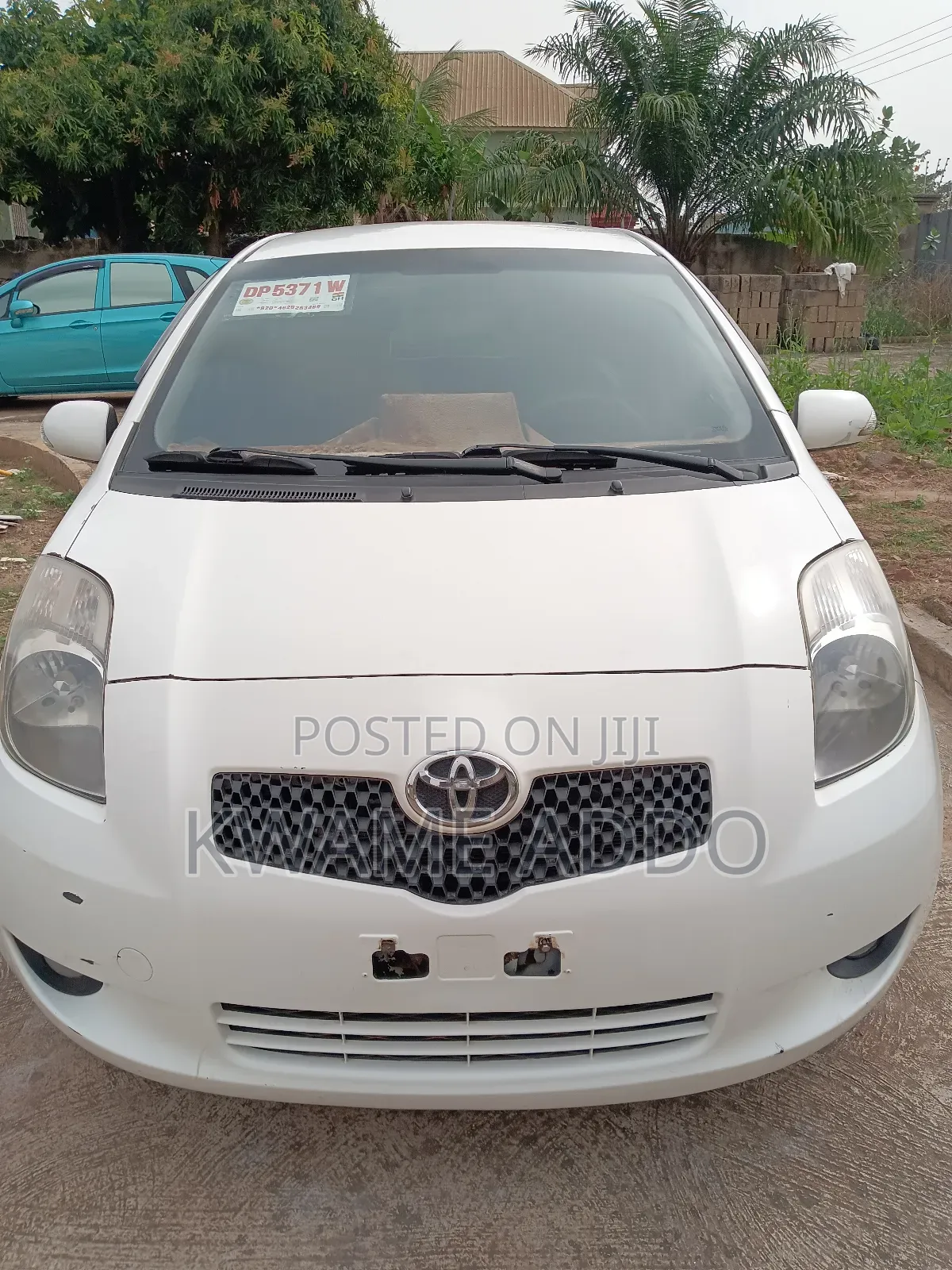 Toyota Yaris Base Hatchback 5dr 2011 White