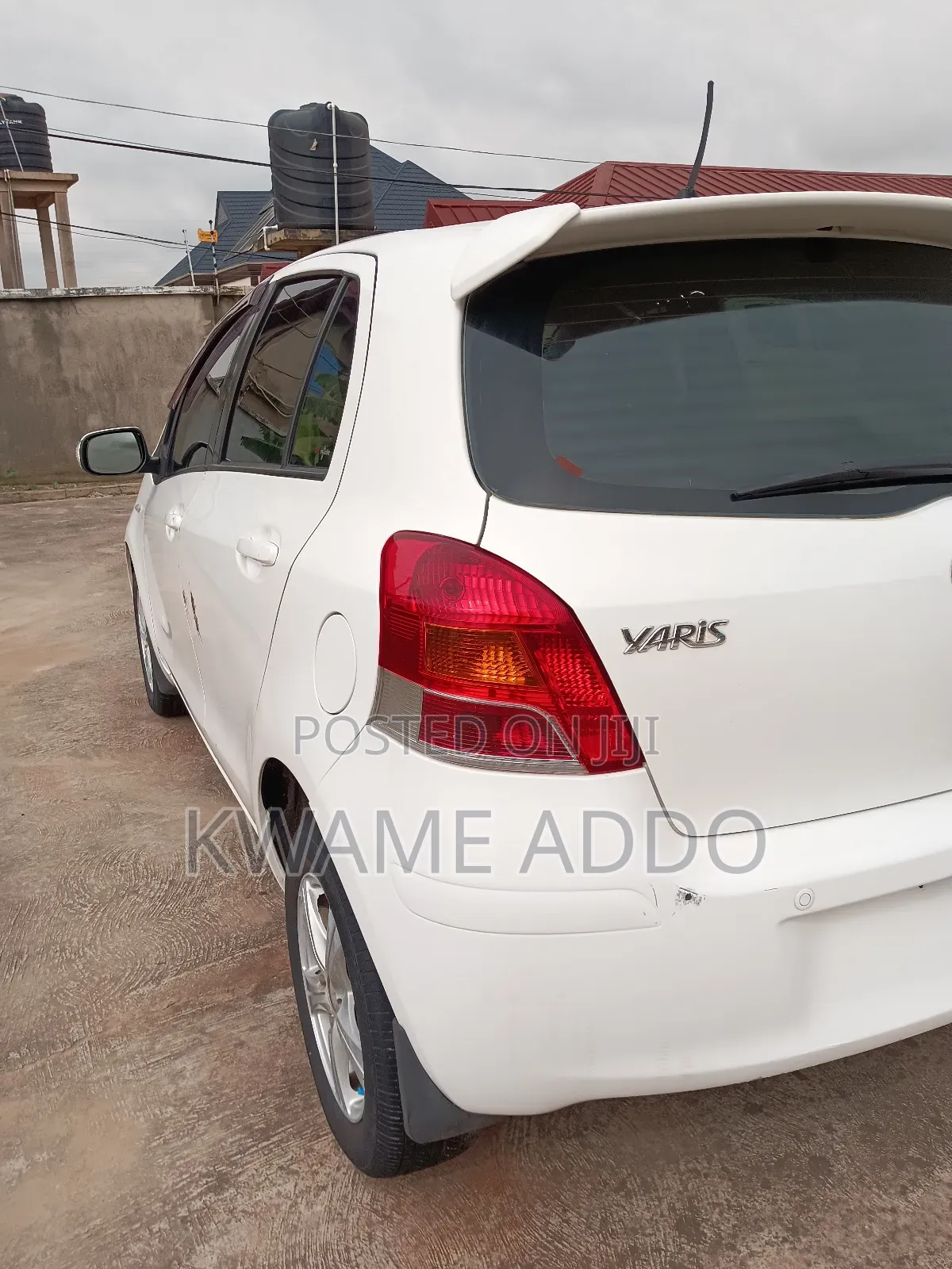 Toyota Yaris Base Hatchback 5dr 2011 White