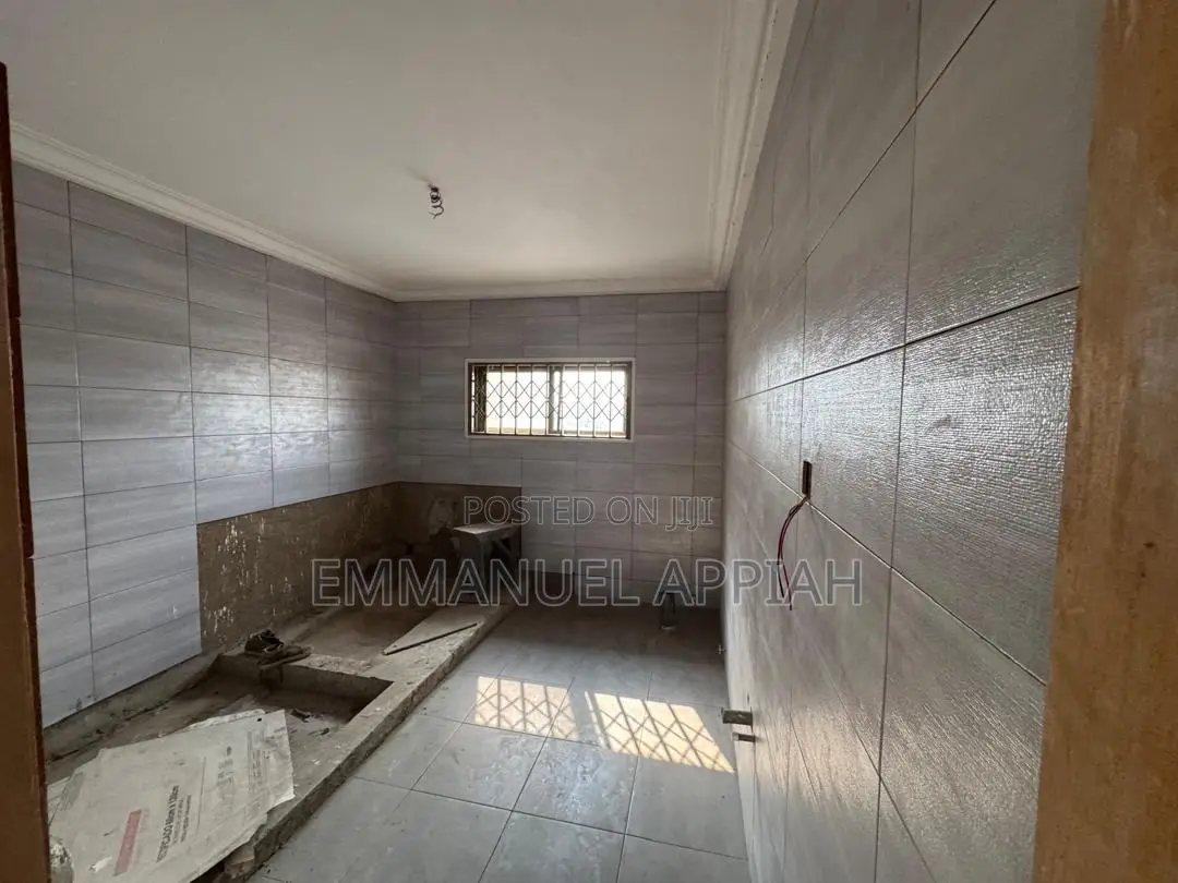 6bdrm House in Gbawe for sale