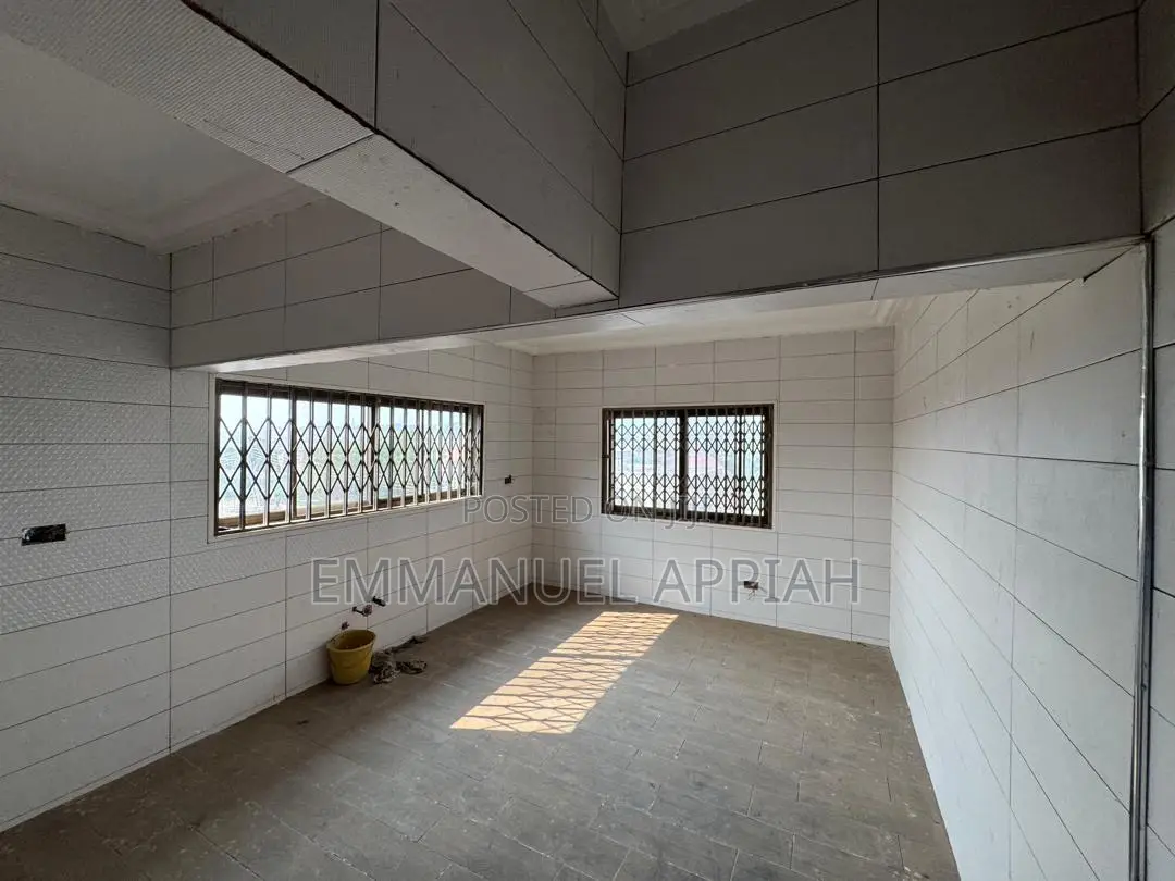 6bdrm House in Gbawe for sale