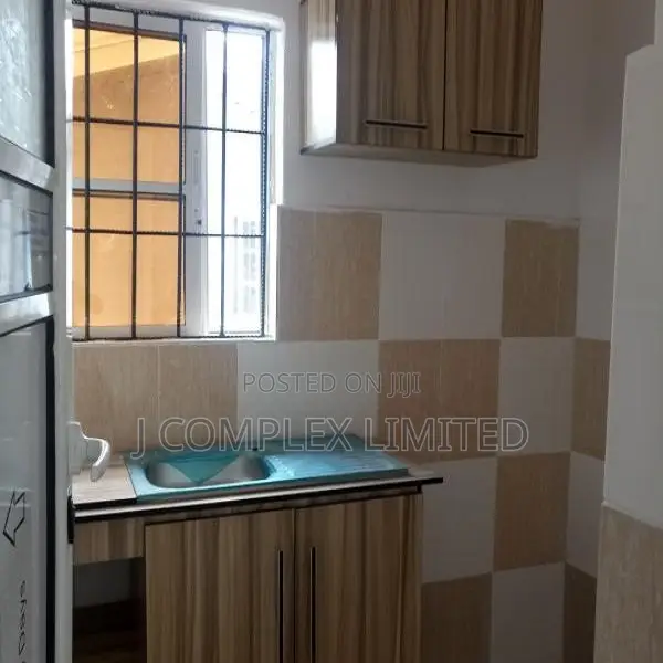 2bdrm Apartment in American House for rent