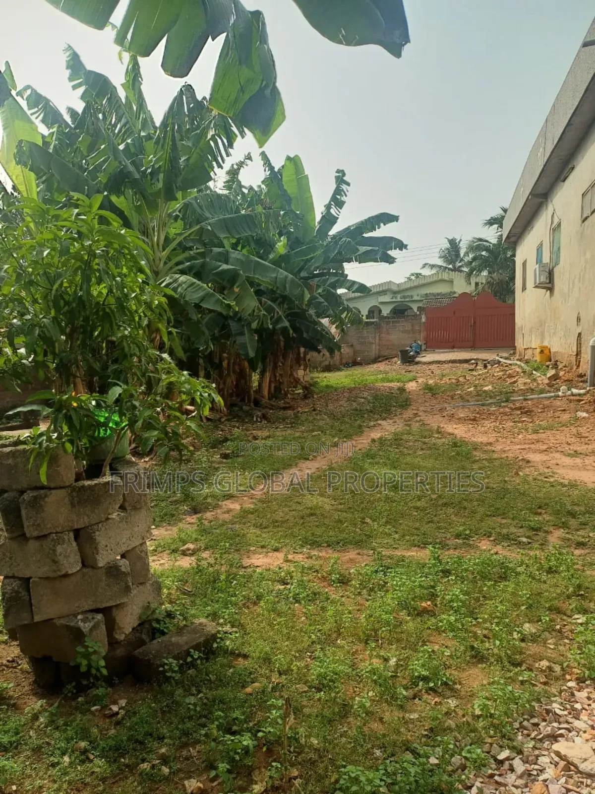 35/100 Half Plot of Land for Sale in Sowutom. Dl