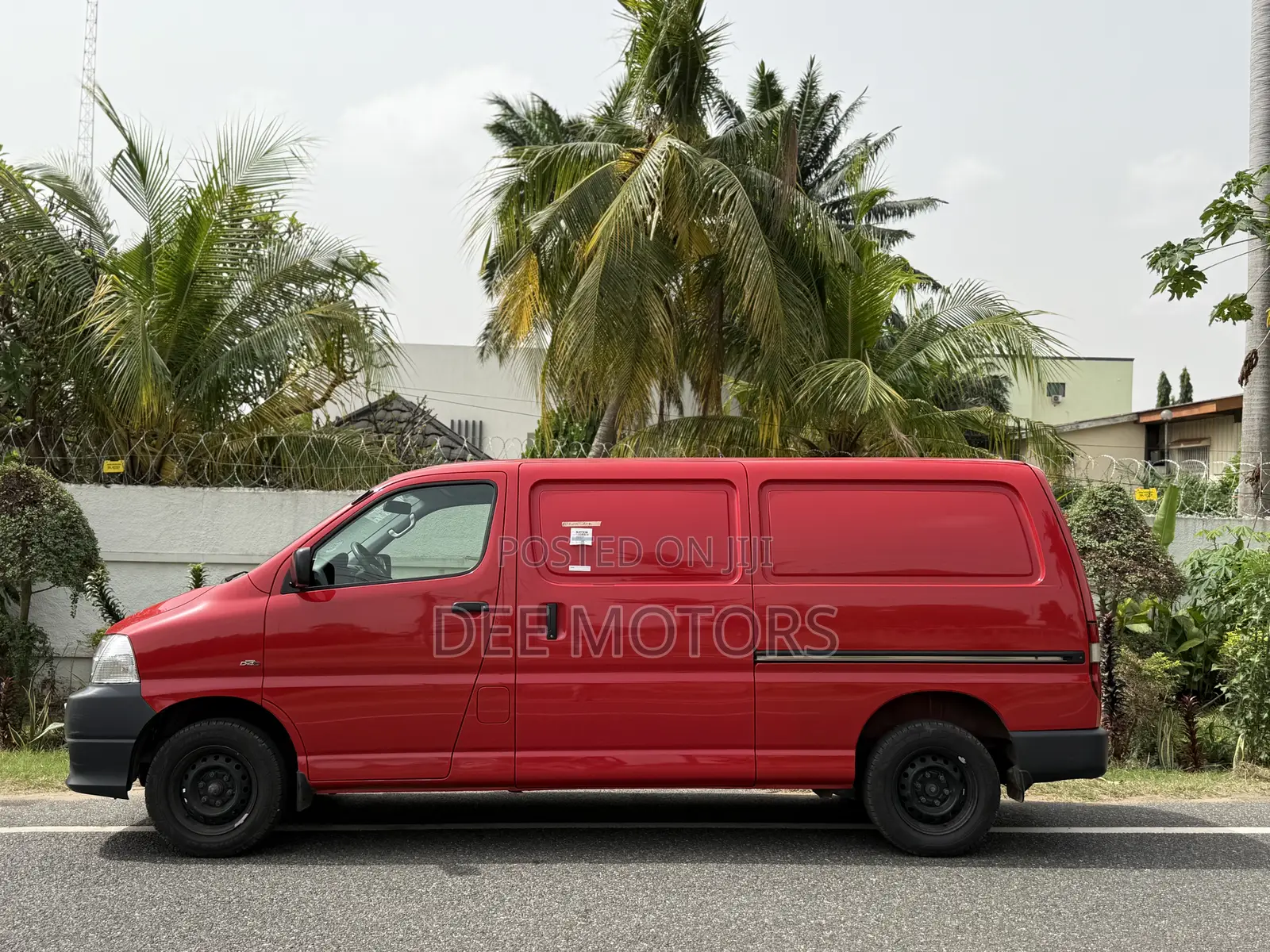 Toyota HiAce 2013 Red