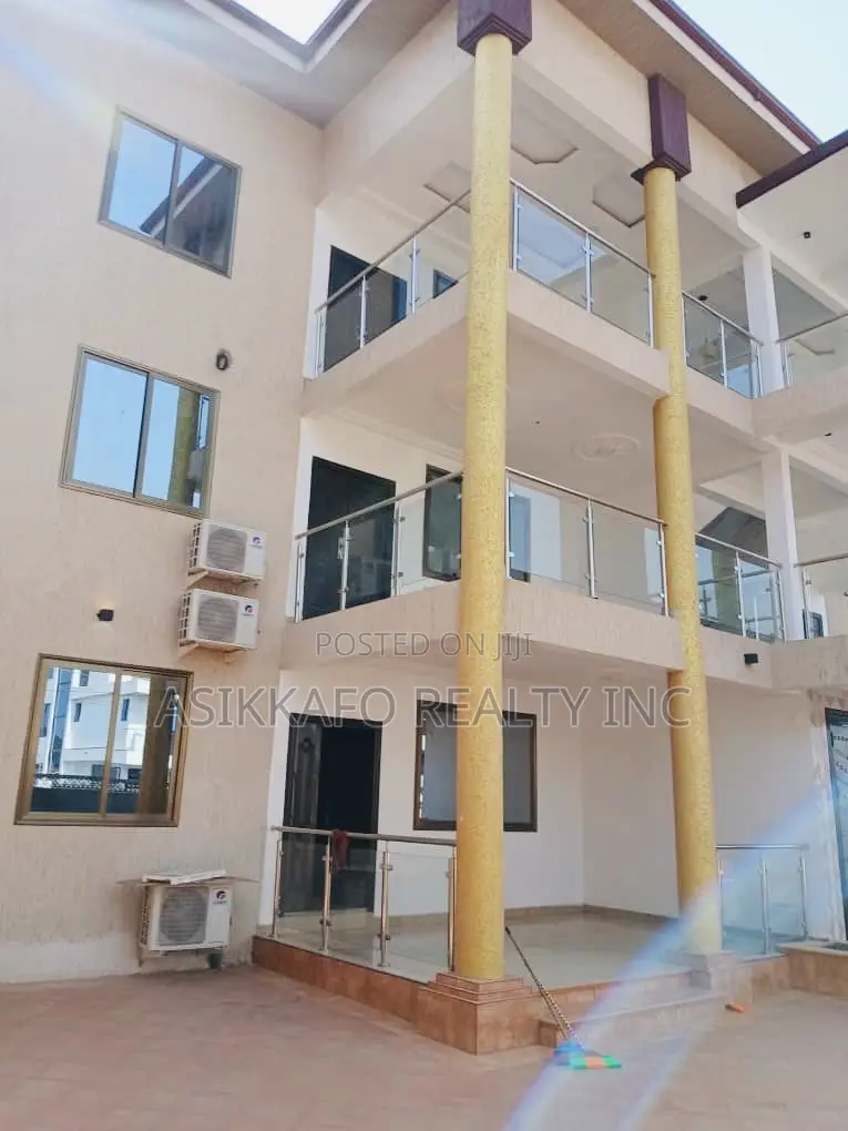 3bdrm Apartment in Roundabout, Tseaddo for rent