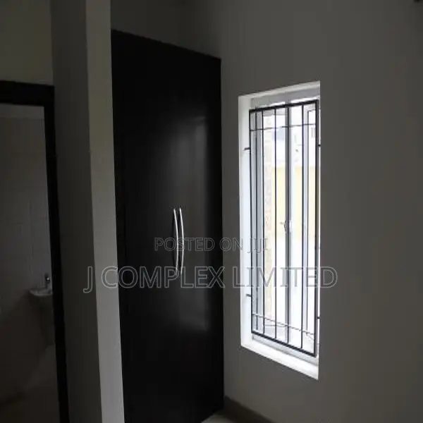 5bdrm House in Trade Fair for sale