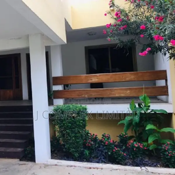 5bdrm House in Trade Fair for sale