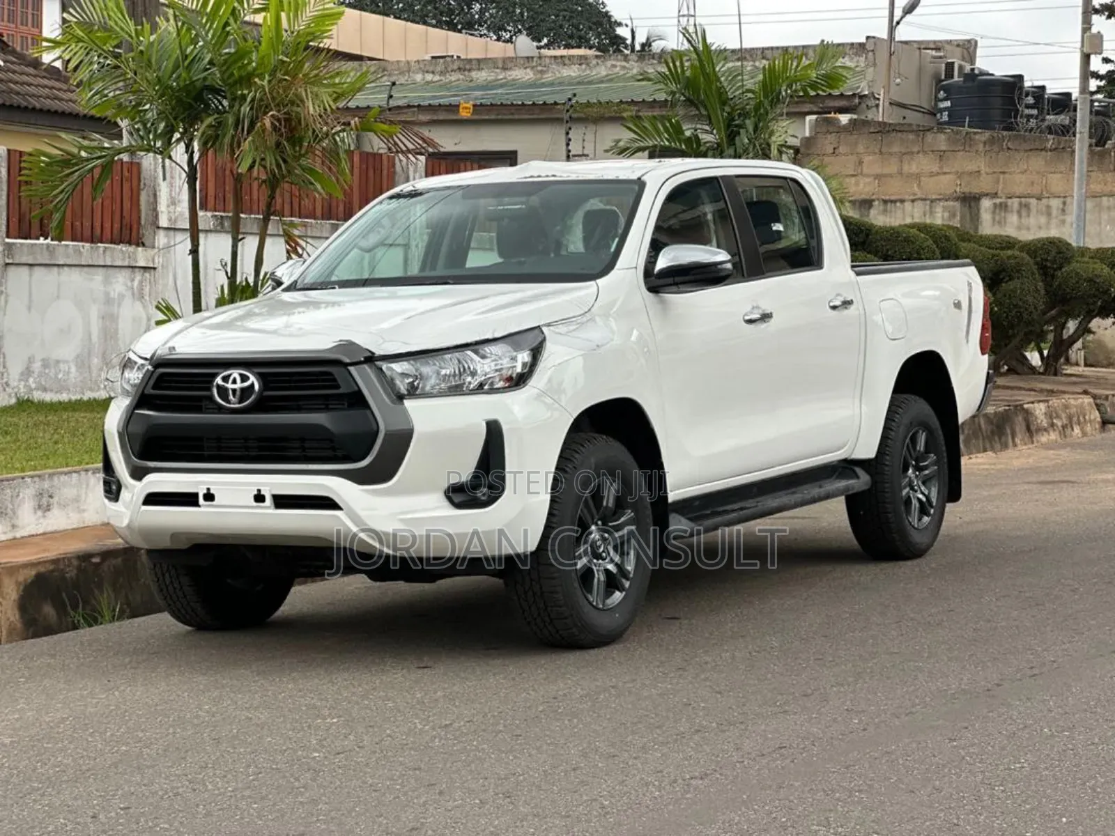 Toyota Hilux 2024 White