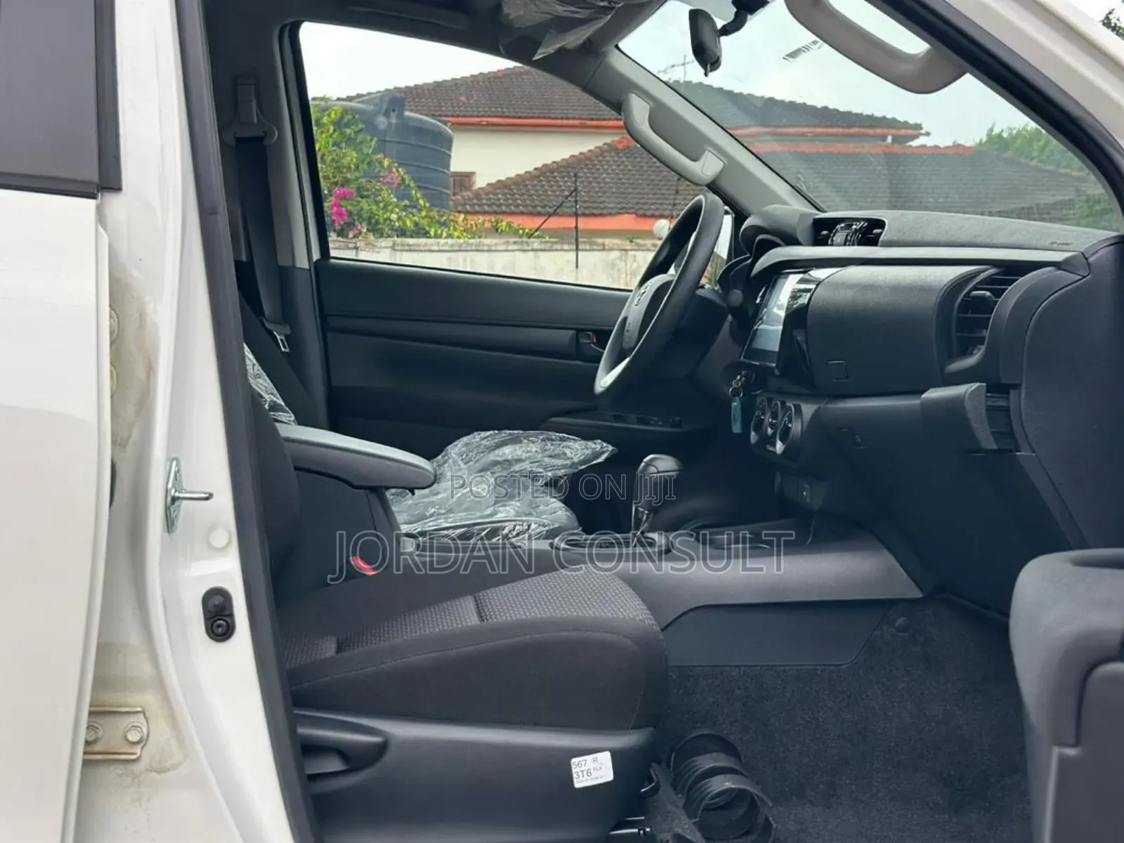 Toyota Hilux 2024 White