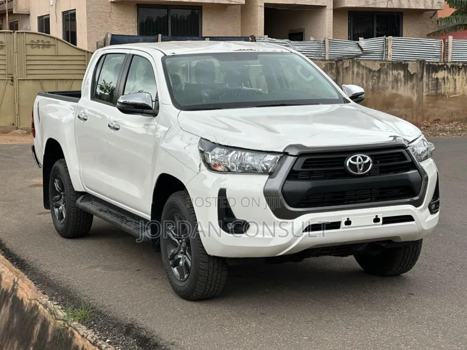 Toyota Hilux 2024 White