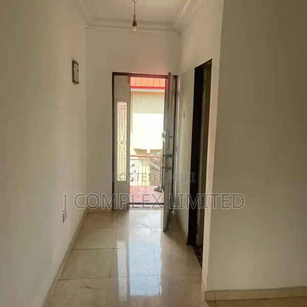 3bdrm Apartment in Prisons School Area for rent