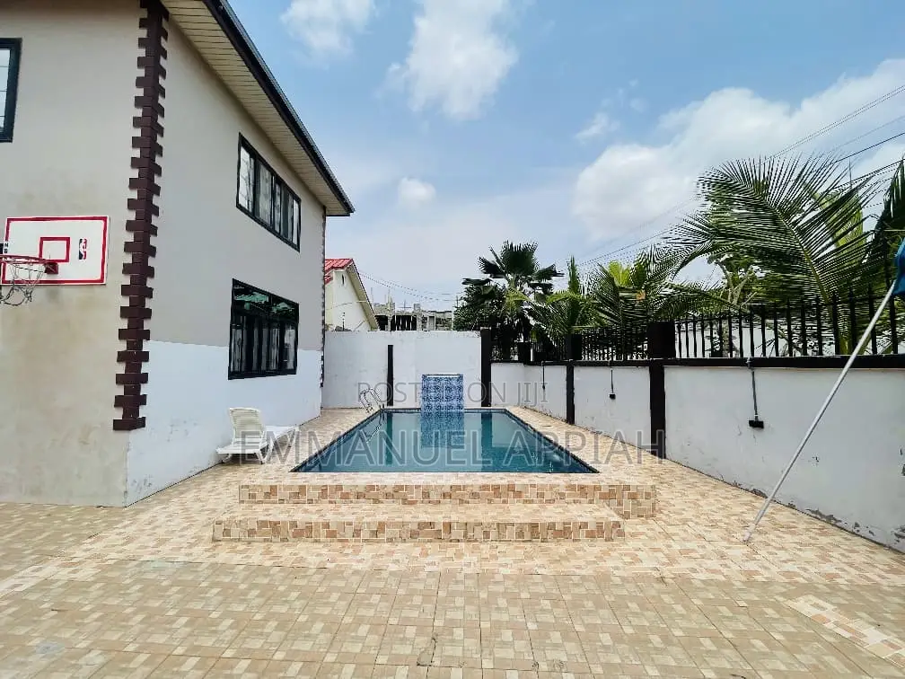 7bdrm House in East Legon for sale