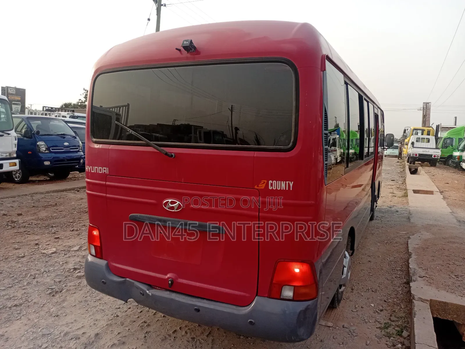 Hyundai County 2017 Red