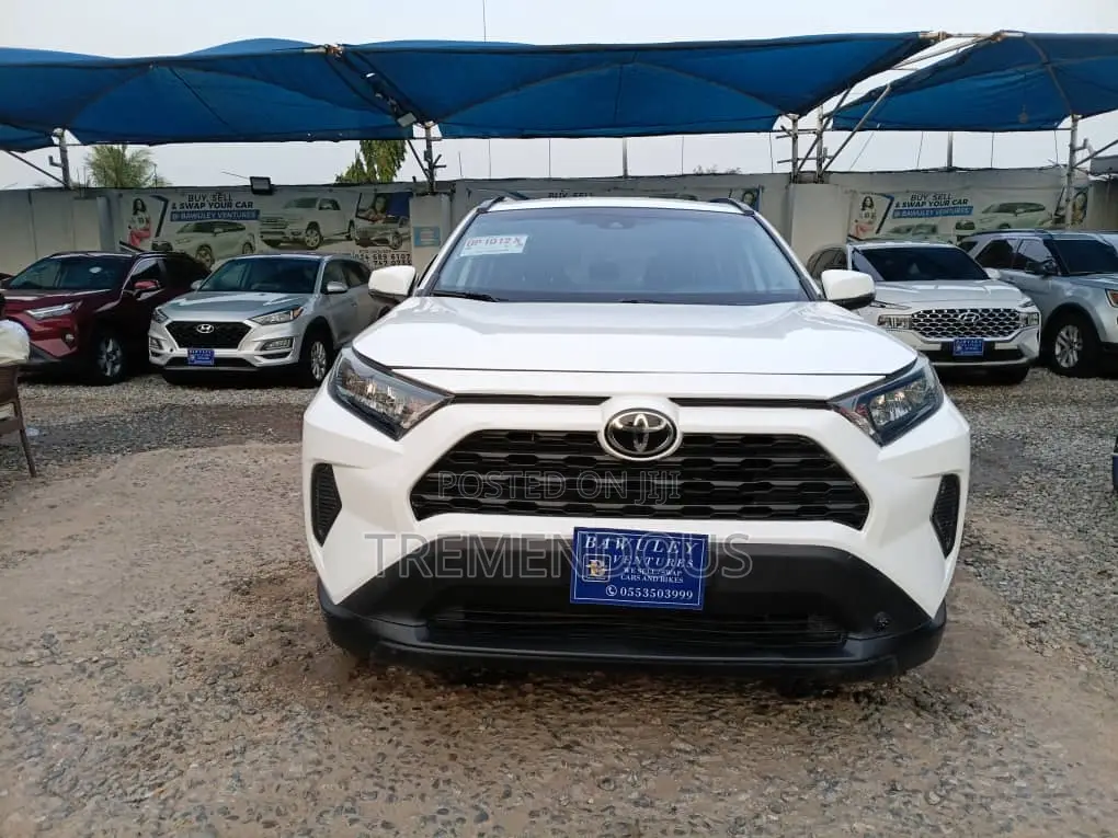 Toyota RAV4 LE AWD 2019 White